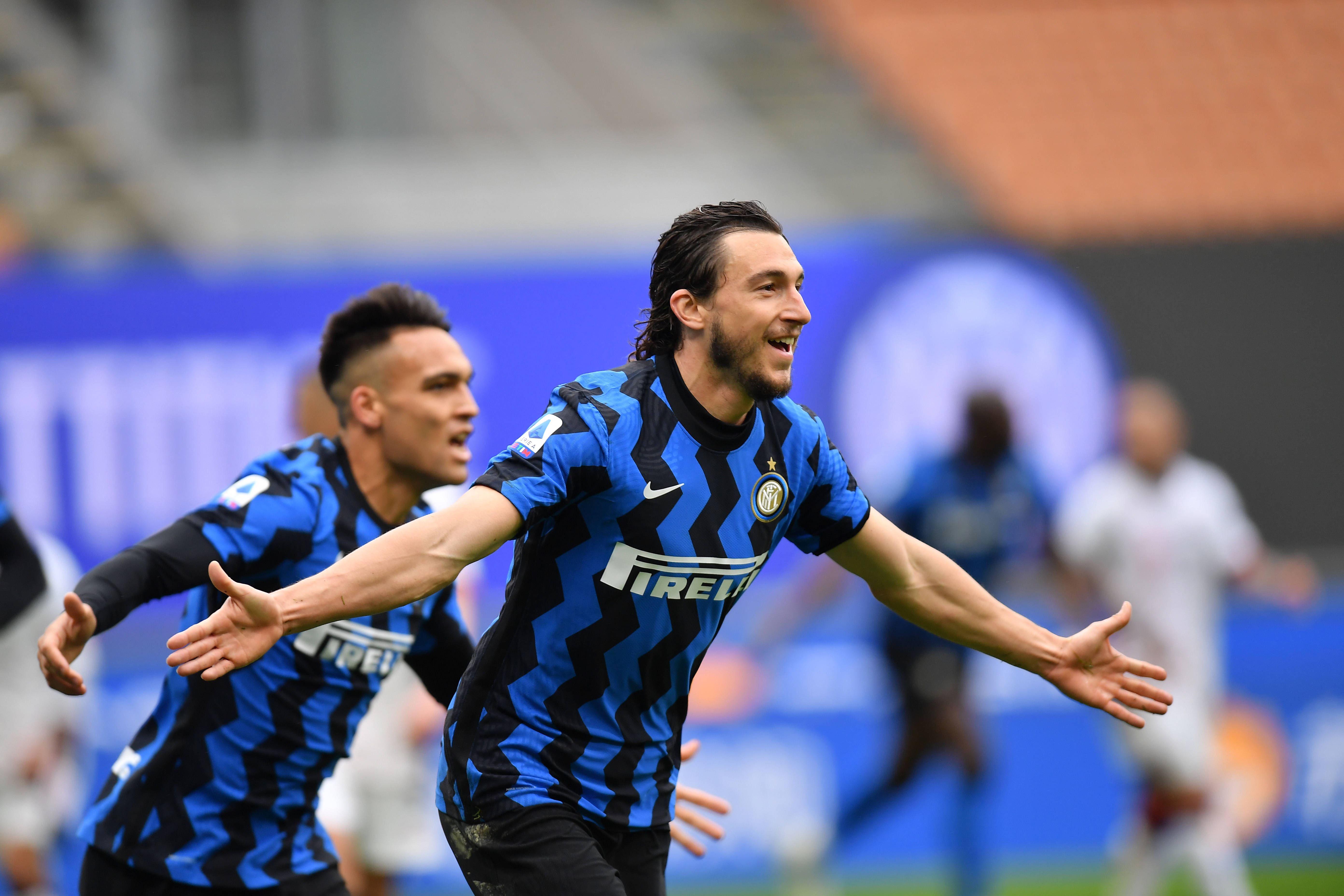 奥尔莫：亚马尔一直渴望入选国家队，他已习惯成为舆论的焦点（奥尔莫：亚马尔一直盼着披上国家队战袍，早已习惯站在聚光灯下）