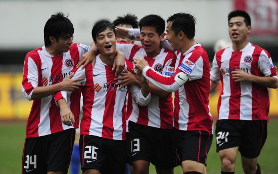 追平切尔西升英超第6！B费2射1传一战造2大神迹，曼联4-1复仇狼队（曼联4-1复仇狼队，B费梅开二度并送助攻缔造两大纪录，红魔追平切尔西升至英超第六）