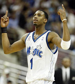 皮尔斯：火箭击败掘金，冠军相超越湖人（皮尔斯称火箭击败掘金，夺冠气质已超越湖人）