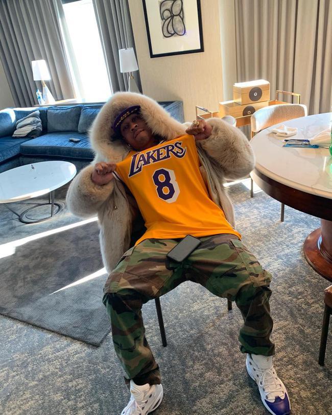 图片报：阿德耶米续约只接受加入解约条款，金额或达8000万欧（图片报：阿德耶米愿续约但需加入解约条款，解约金或高达8000万欧元）