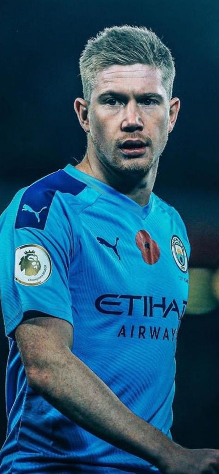 篮球巨星尼古拉·约基奇在场上的表现令人瞩目（尼古拉·约基奇赛场表现抢眼）