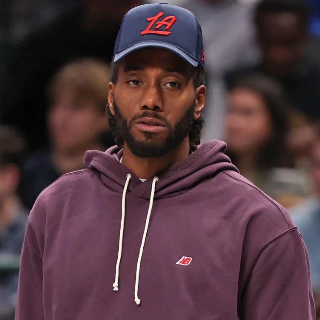 拉波尔塔的圣诞轻松时刻：巴萨主席的亲民魅力与未来布局（圣诞里的拉波尔塔：巴萨掌门的亲和力与未来蓝图）