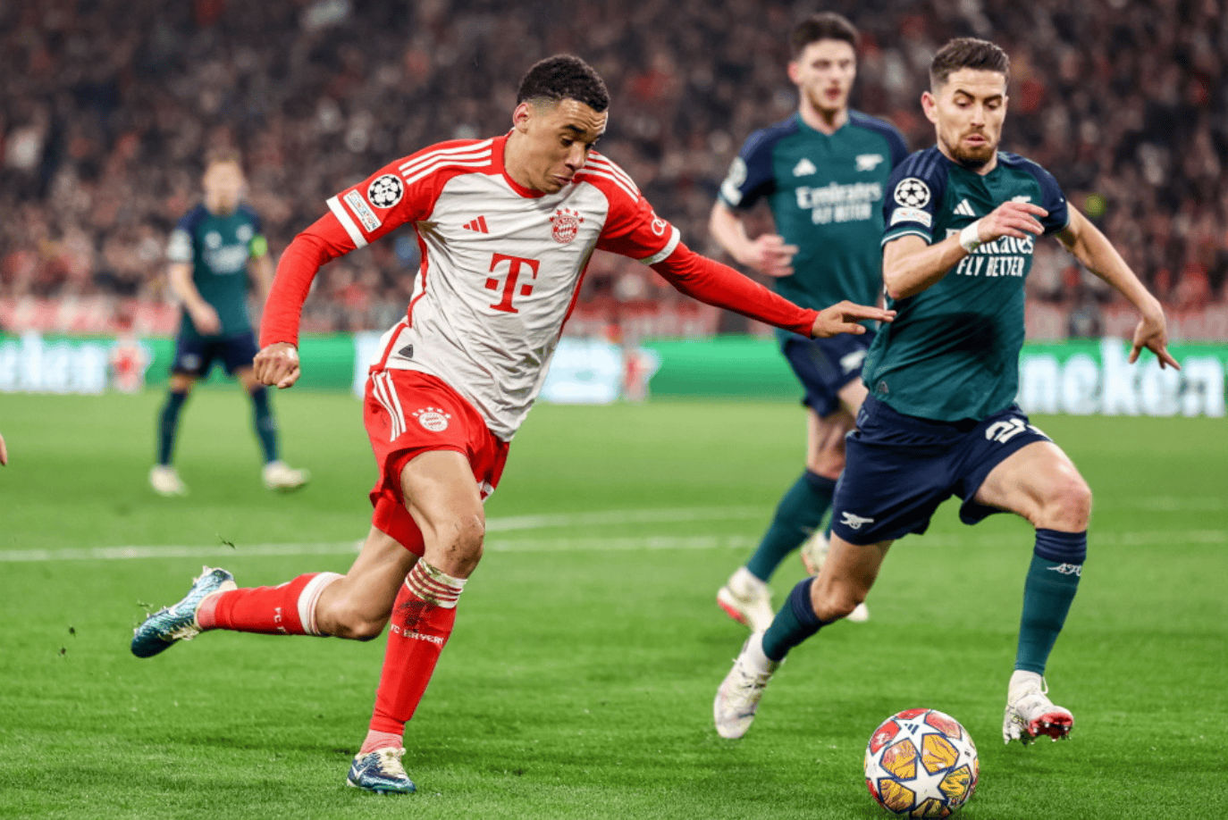 圣诞夜难掩失落！詹姆斯失利后未停留赛后直接返回更衣室（圣诞夜失意难遮：詹姆斯败战后未停留径直回更衣室）