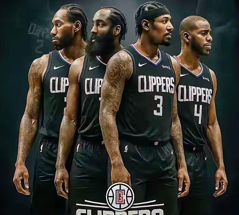 太阳队在内线的进攻策略显得异常凶猛，他们的内线球员在比赛中展现出了极高的进攻效率。（太阳队内线攻势凌厉，内线球员效率惊人）