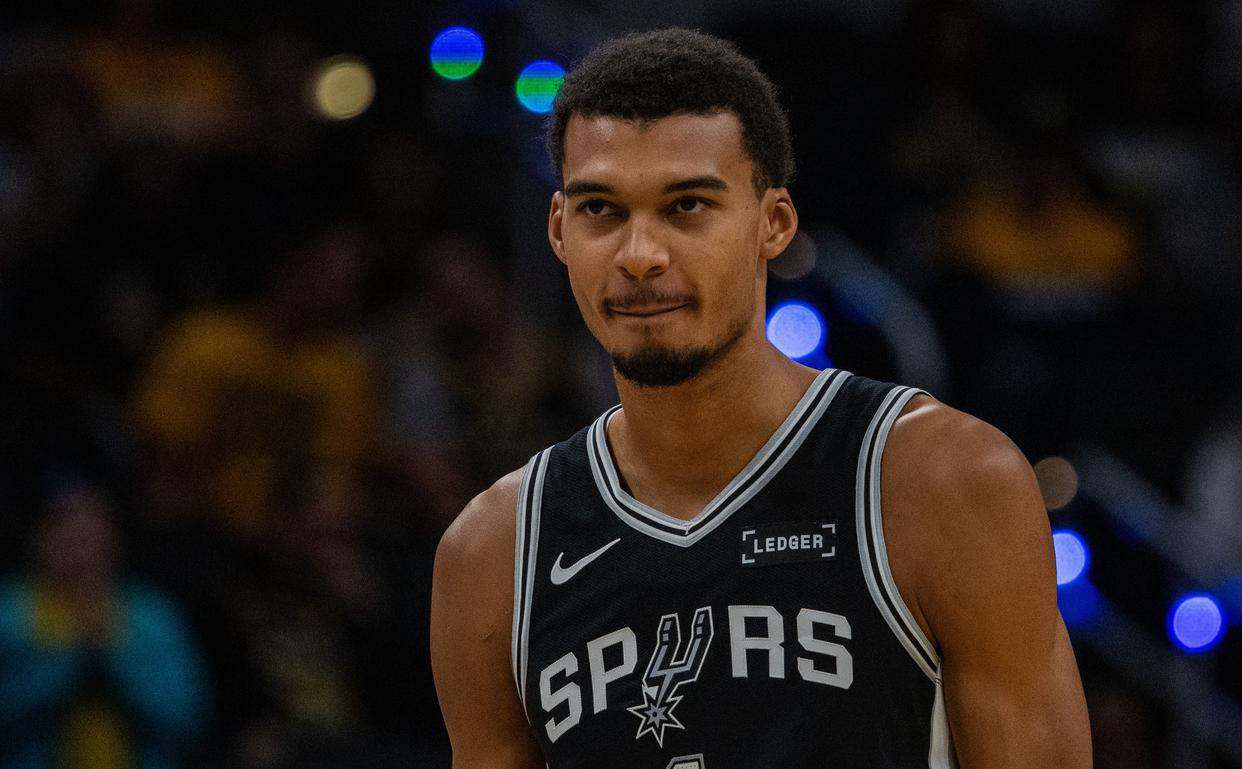 吴少聪纪念足协杯夺冠：很开心来国安第一年就能为冠军做贡献（吴少聪足协杯夺冠感言：加盟国安首年能为冠军出力很开心）