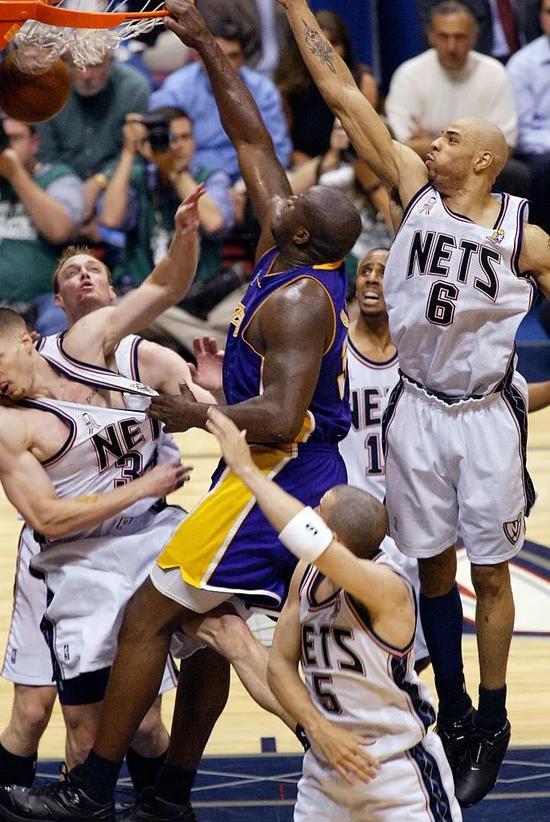 复出后的状态很不理想，湖人后场大将竟然被太阳替补给打爆了？（复出表现低迷，湖人后卫竟被太阳替补全面压制？）