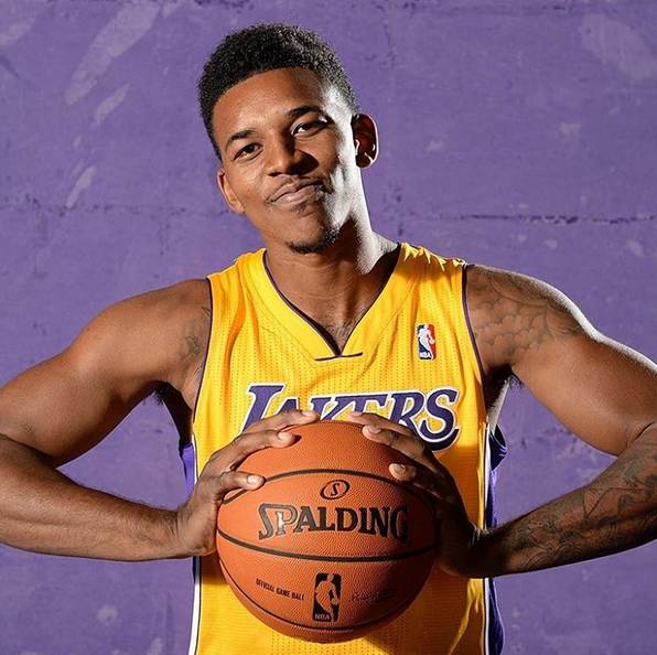 篮球湖人球员社媒晒训练照，状态积极（湖人球员社媒晒出训练照，状态积极向上）