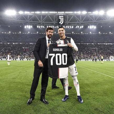 托蒂：米兰双雄和那不勒斯是意甲夺冠热门，悬念会持续到最后（托蒂：意甲争冠看米兰双雄与那不勒斯，胜负要到最后揭晓）