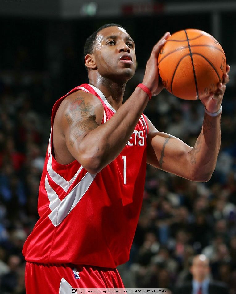 曼联将以1亿英镑的价格击败曼城，前锋签约已成定局，巴塞罗那的挖角行动也变得“认真”起来。（曼联拟砸1亿英镑压过曼城，前锋签约基本敲定，巴萨也认真投入争夺）