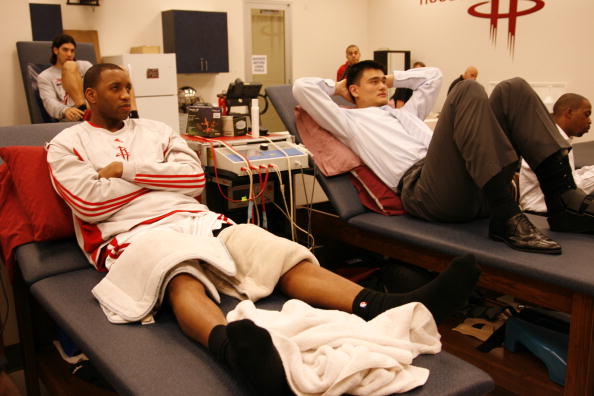 鲍威尔：最后一攻搞砸的责任在我，我是O型腿所以常扭伤脚踝（鲍威尔揽责最后一攻失败：称O型腿易致脚踝扭伤）