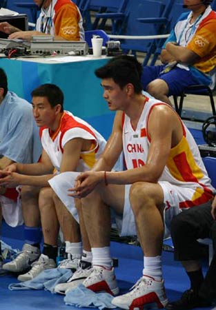 克罗斯评历史最佳11人：C罗左边锋，梅西前腰，马尔蒂尼入选（克罗斯评选史上最佳十一人：C罗出任左边锋，梅西司职前腰，马尔蒂尼在列）