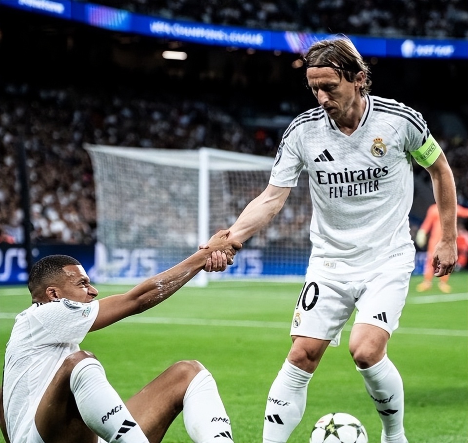 利物浦球员国家队战报：罗伯逊90场里程碑率队进军世界杯（利物浦国脚战况：罗伯逊第90场里程碑，率队挺进世界杯）