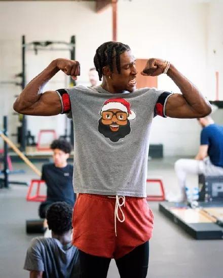 广州队展现顽强斗志，徐杰面临严峻挑战（广州队斗志昂扬，徐杰遭遇严峻考验）