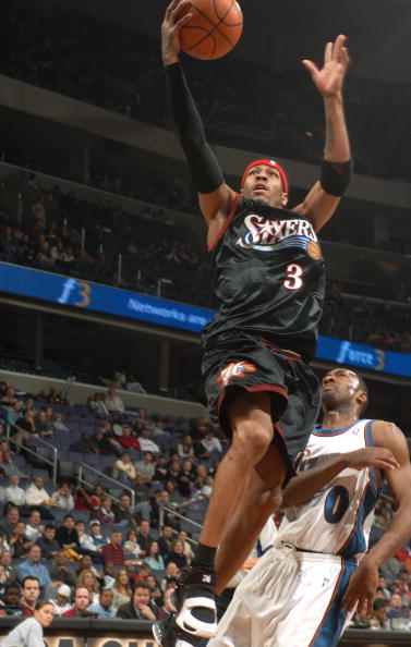 国乒香港训练！王楚钦一身黄好亮眼，莎莎苦练反手，陈幸同回归（国乒香港集训：王楚钦黄装吸睛，莎莎苦练反手，陈幸同回归）