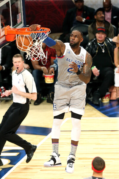 西甲12月最佳教练候选：弗里克、冈萨雷斯以及吉拉德斯入围（西甲12月最佳教练提名出炉：弗里克、冈萨雷斯、吉拉德斯入选）