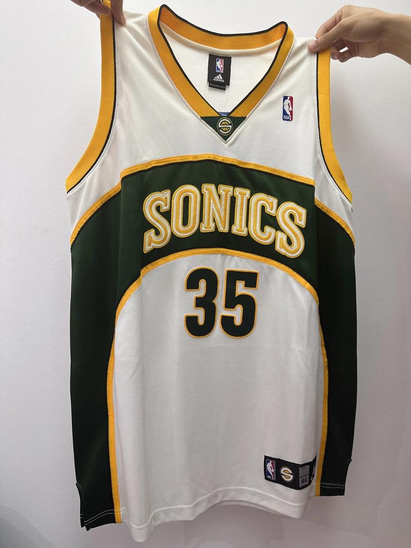 5断！卡森·华莱士：每个人都以防守为傲充满活力并享受比赛乐趣（卡森·华莱士5抢断：全队以防守为傲、活力满满，尽享比赛乐趣）