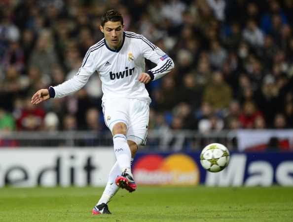 技惊四座，麦克托米奈开场3分钟为苏格兰打入一粒精彩的倒钩（麦克托米奈开场3分钟倒钩破门，技惊四座）