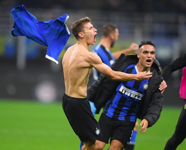 罗马因进攻乏力计划引中锋以提升欧冠竞争力。（进攻乏力，罗马拟引进中锋增强欧冠竞争力）