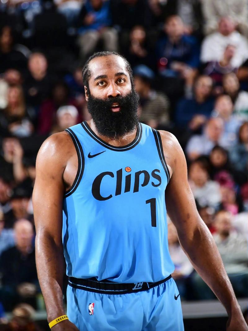 佩林：斯帕莱蒂正努力在技术层面带来新的概念，他非常细致（佩林：斯帕莱蒂致力于在技战术层面引入新理念，且极为细致）