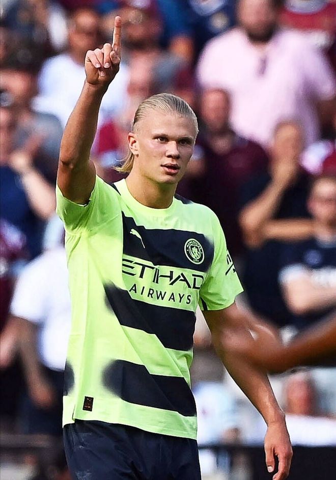 说了啥？卢克曼在被换下时与主教练尤里奇发生口角冲突（被换下不满？卢克曼与主帅尤里奇场边爆发口角）